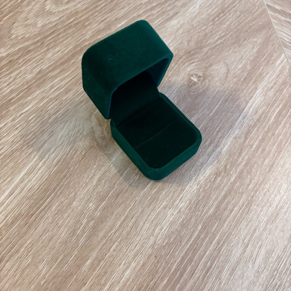 Green Velvet Ring Box